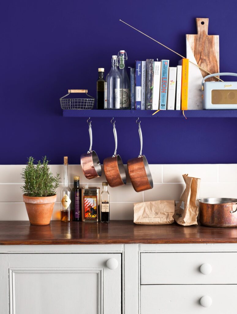 chalk paint Annie Sloan napoleonic blue